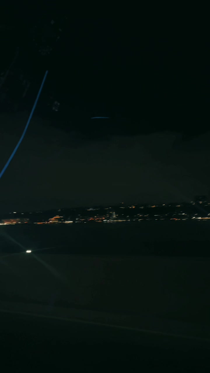 @R E Z ∆ &reg;