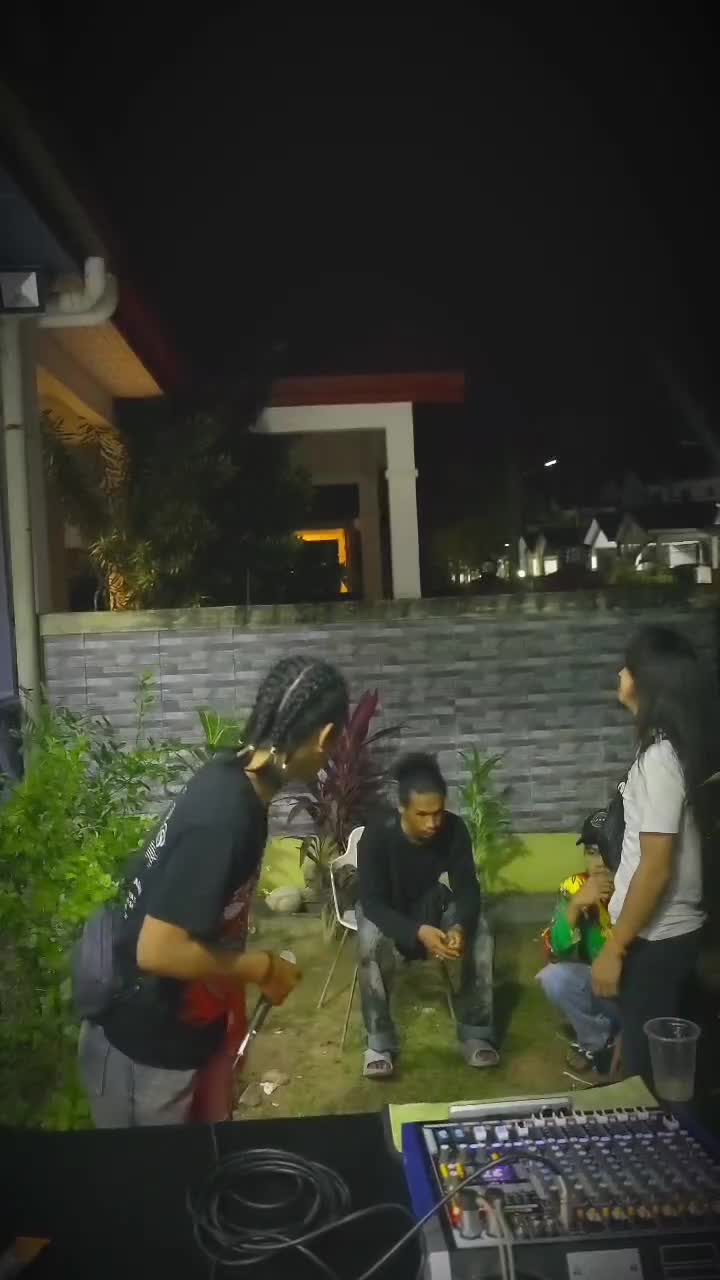 @Adeenk