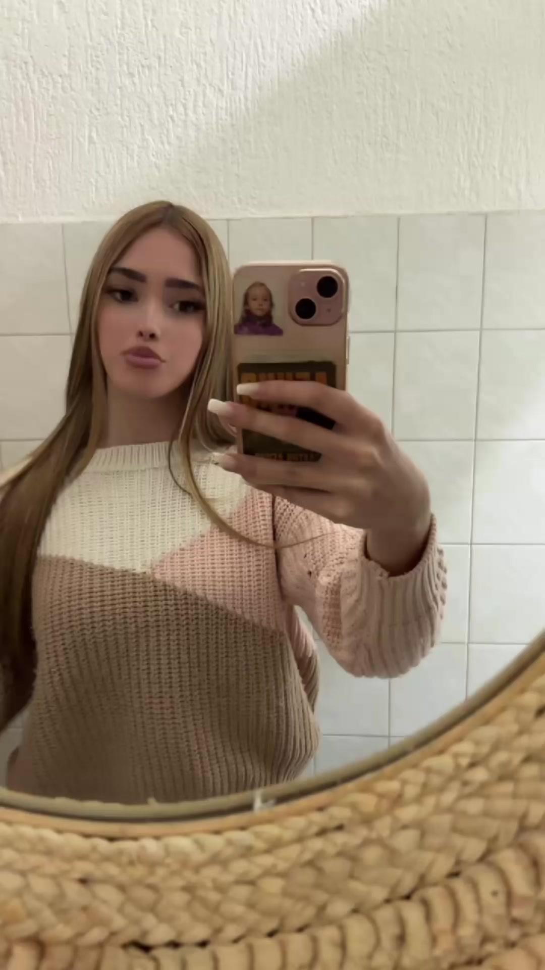 @3l3na