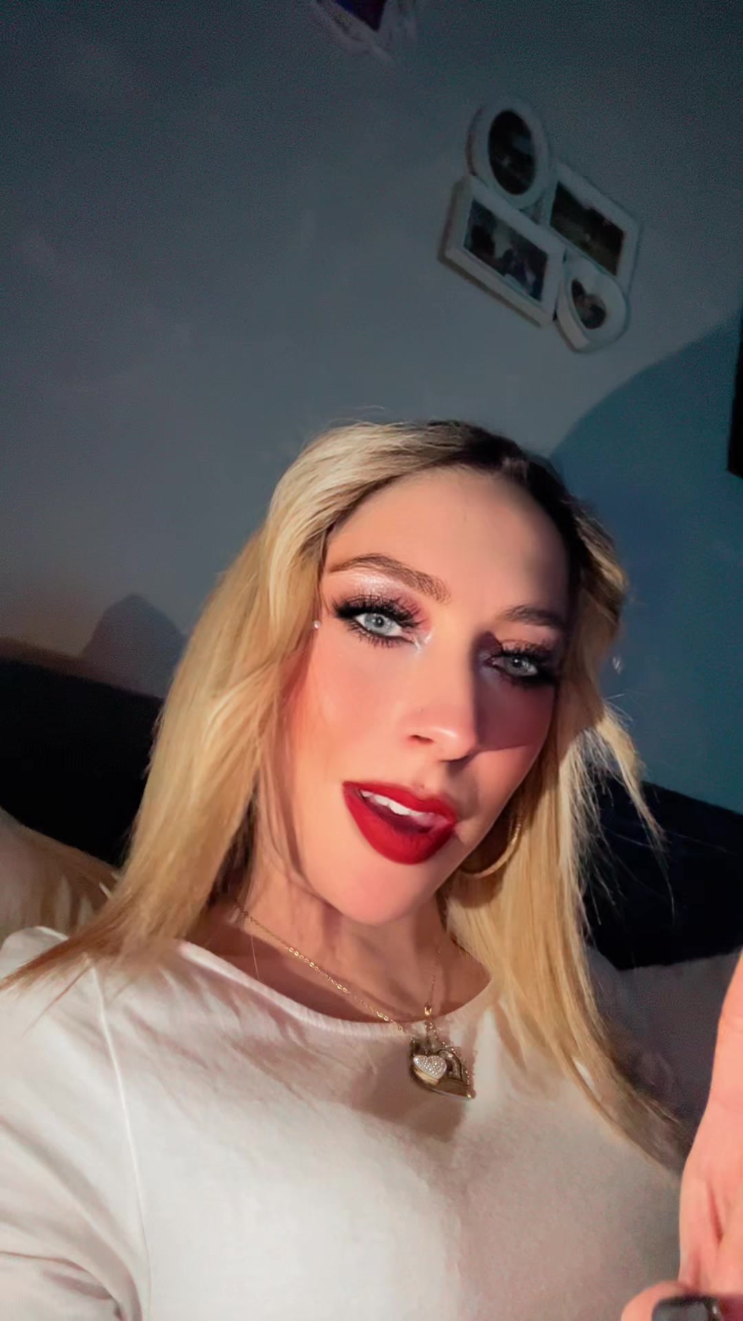 @Claudia🖤