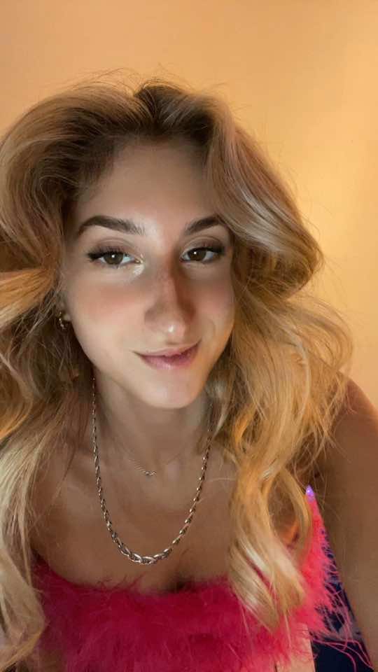 @Mel 🦋