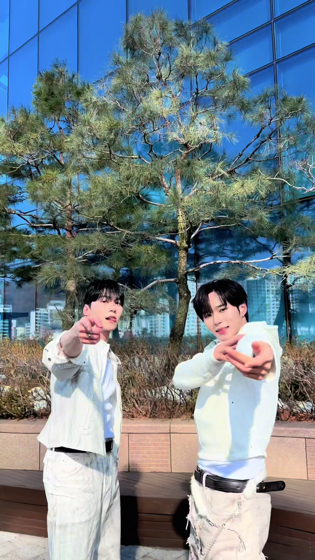@ONEUS_Official