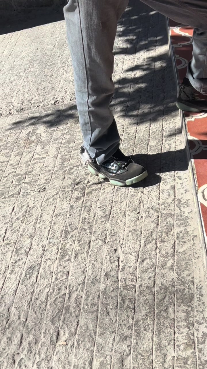 @Chilosneakers
