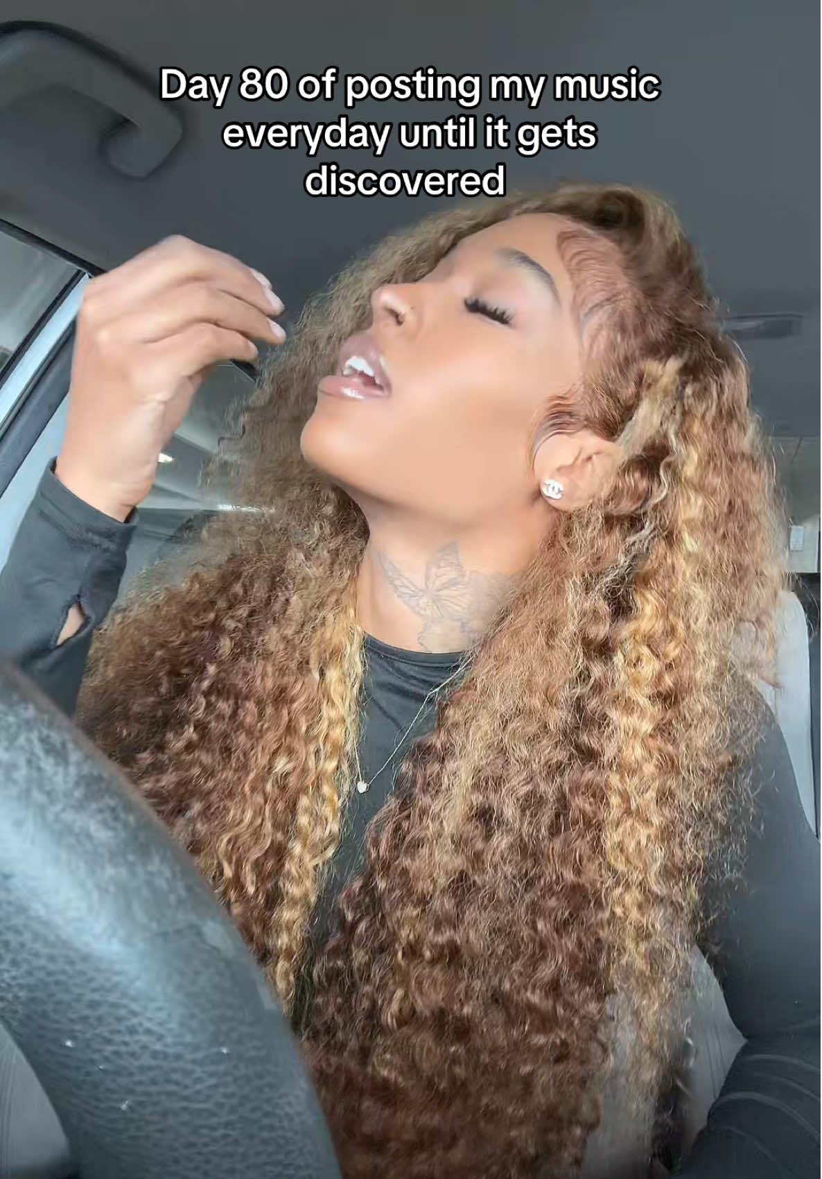 @QUI