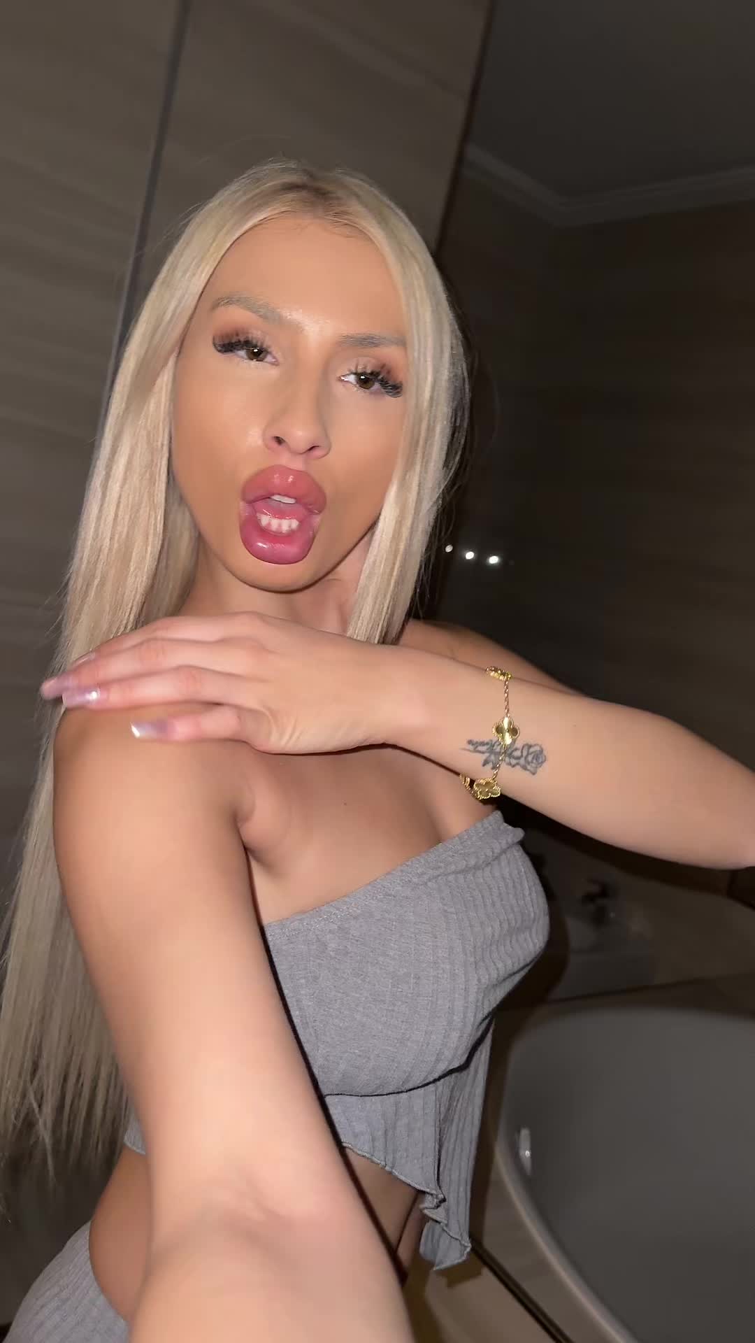 @Vazzzle