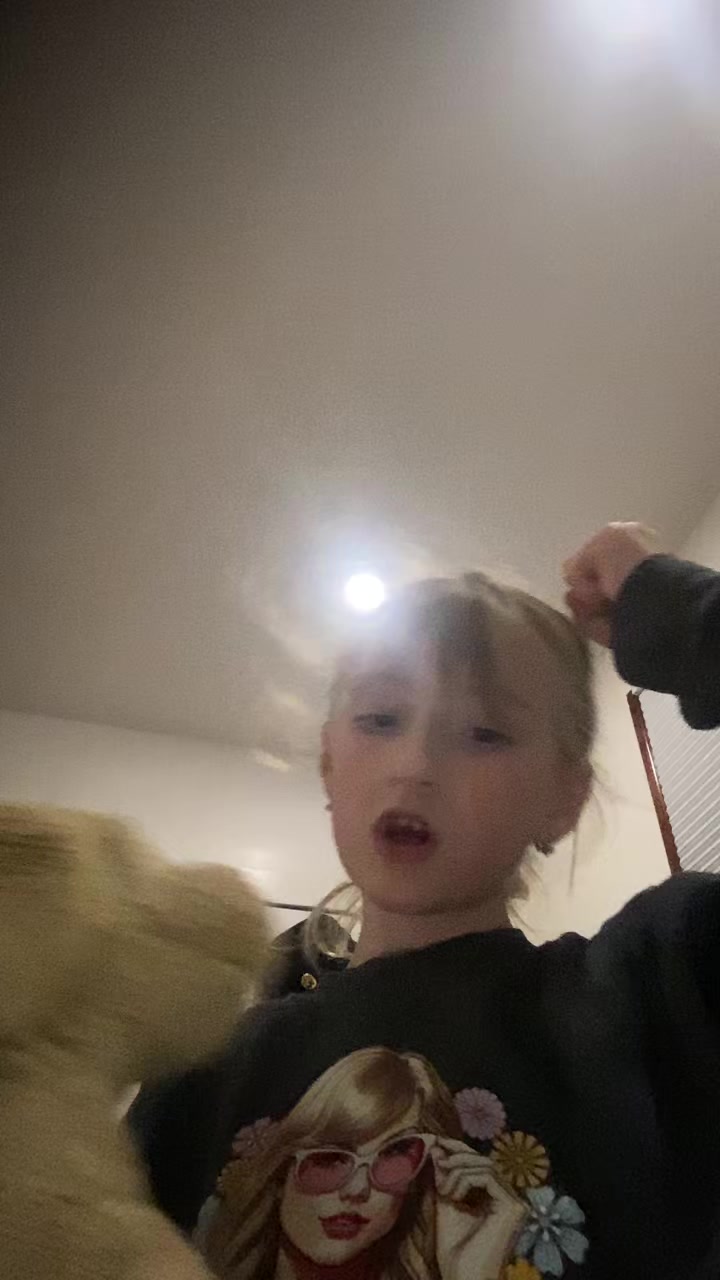 @TeddiAnne