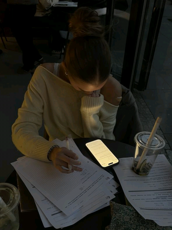 @𝓙🍸