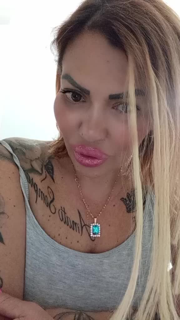 @ChanelFerone