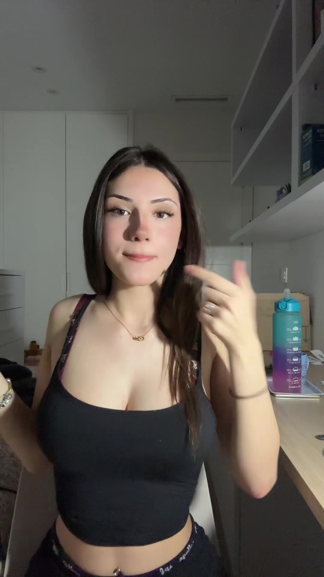 @🦦
