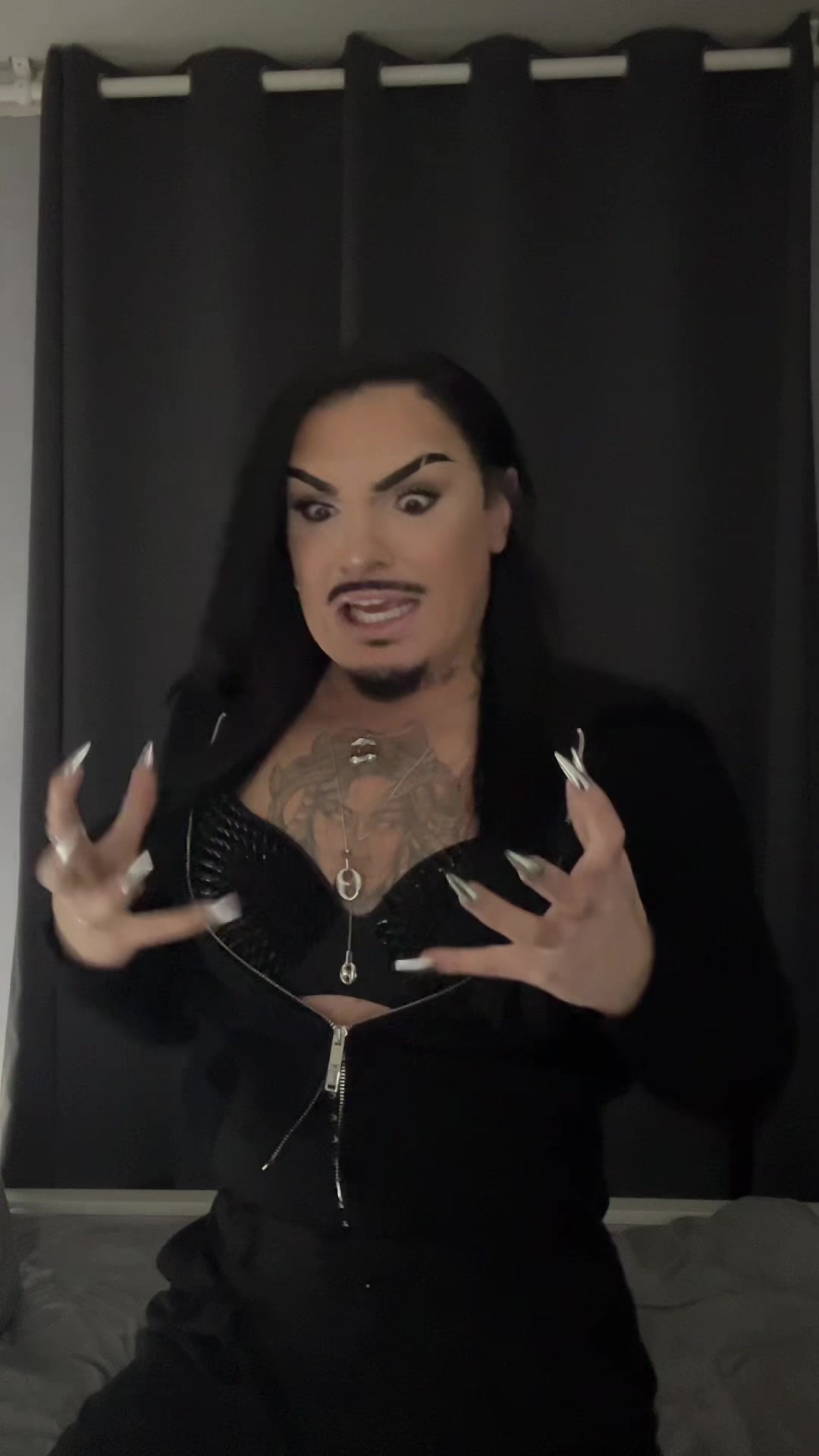 @𝐢𝐜𝐲 𝐠𝐨𝐫𝐠𝐨𝐧🐍