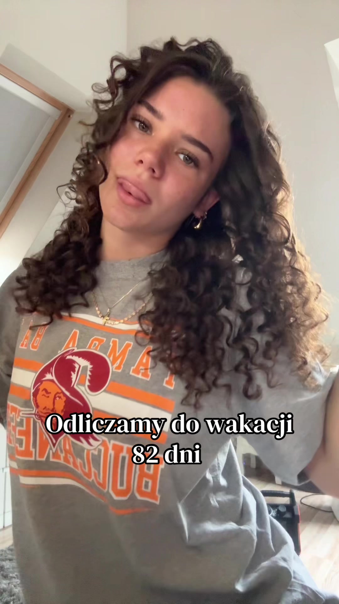 @user8321056702