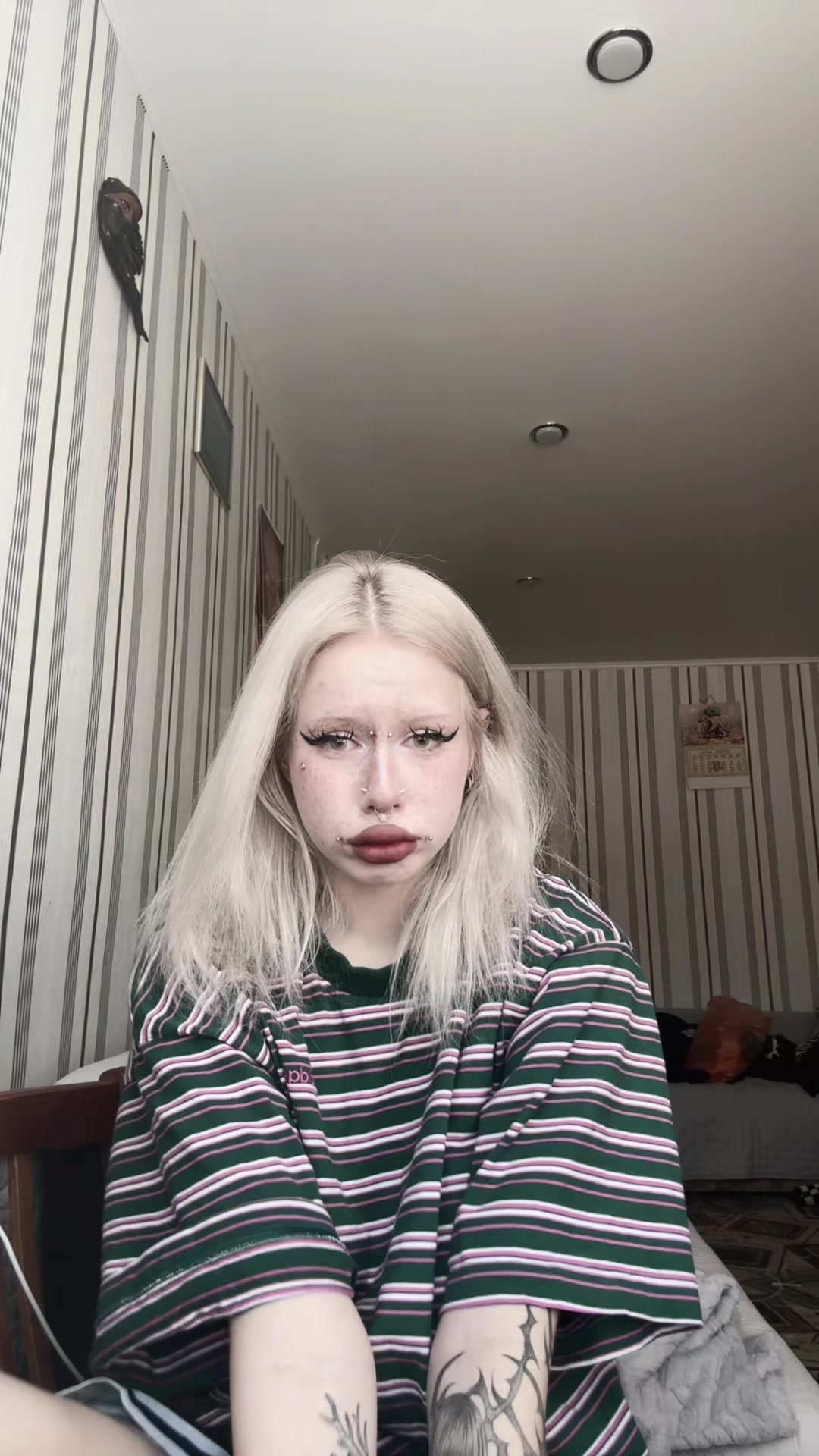 @😳