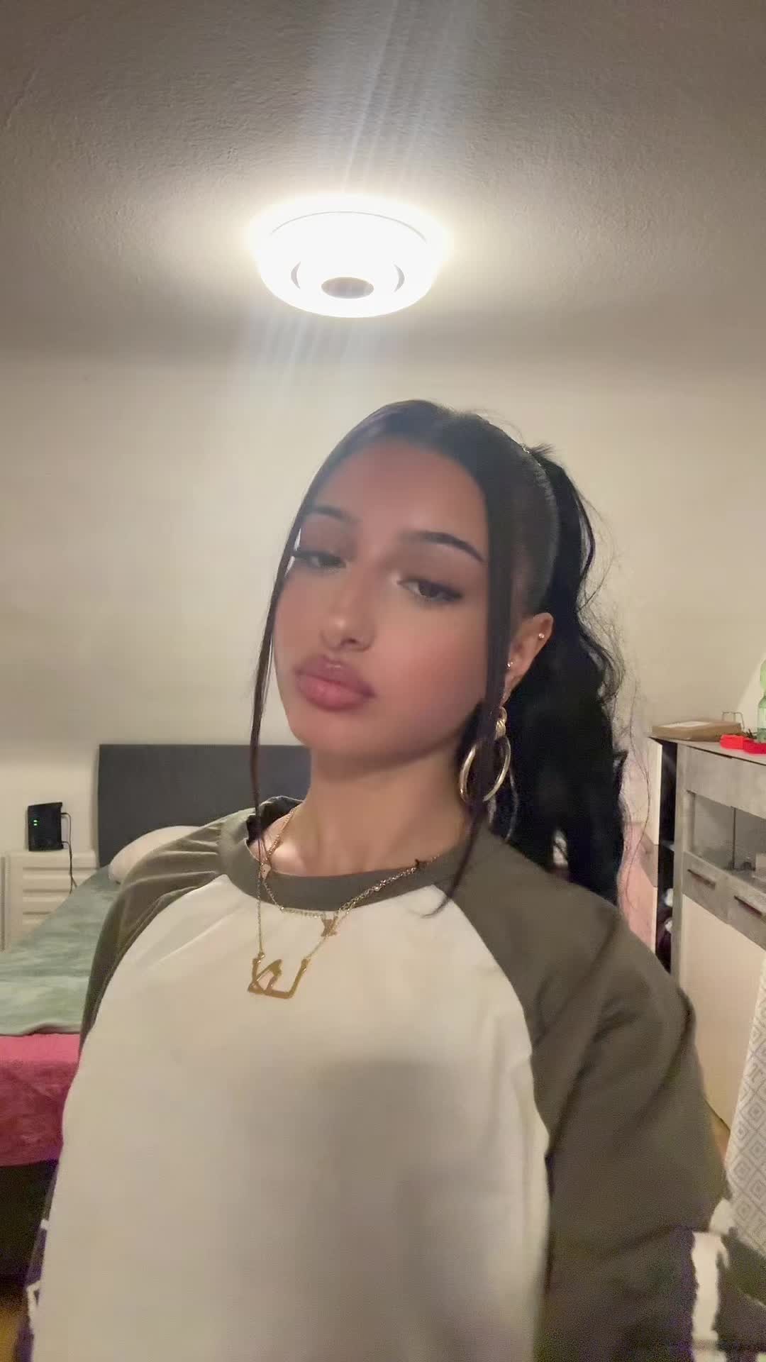 @لنوش