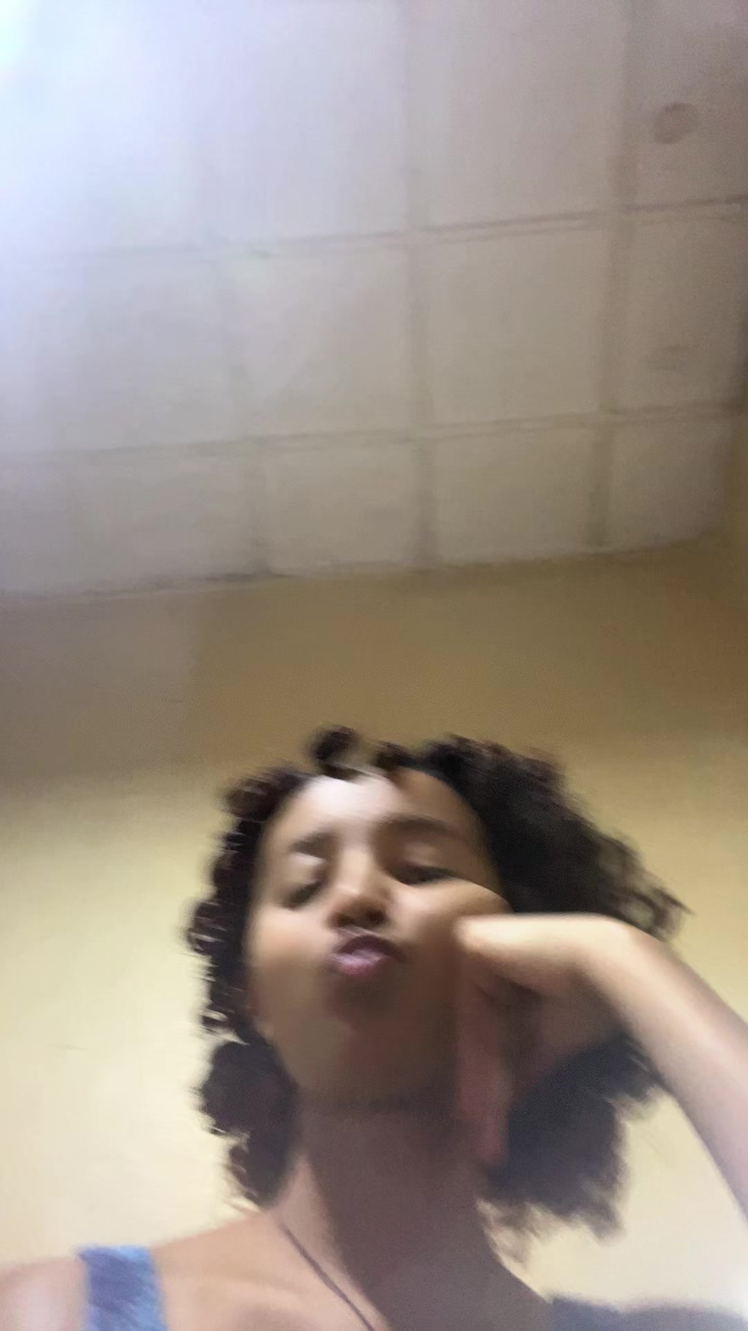 @ላኮኒC