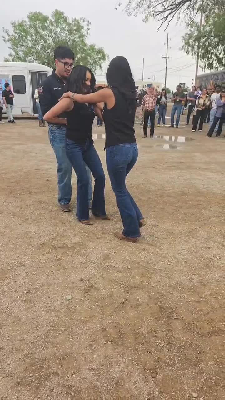 @Borderland Country Dancers