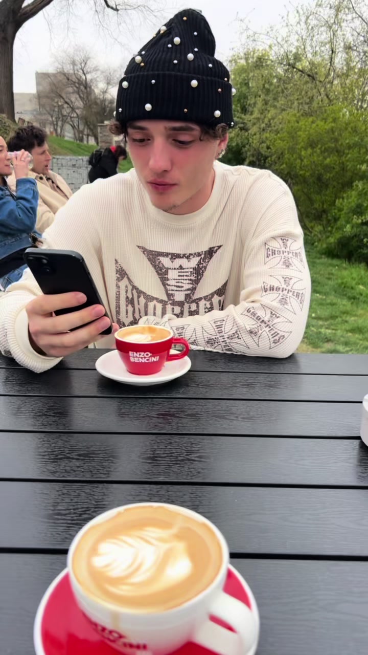 @Sqwimeee