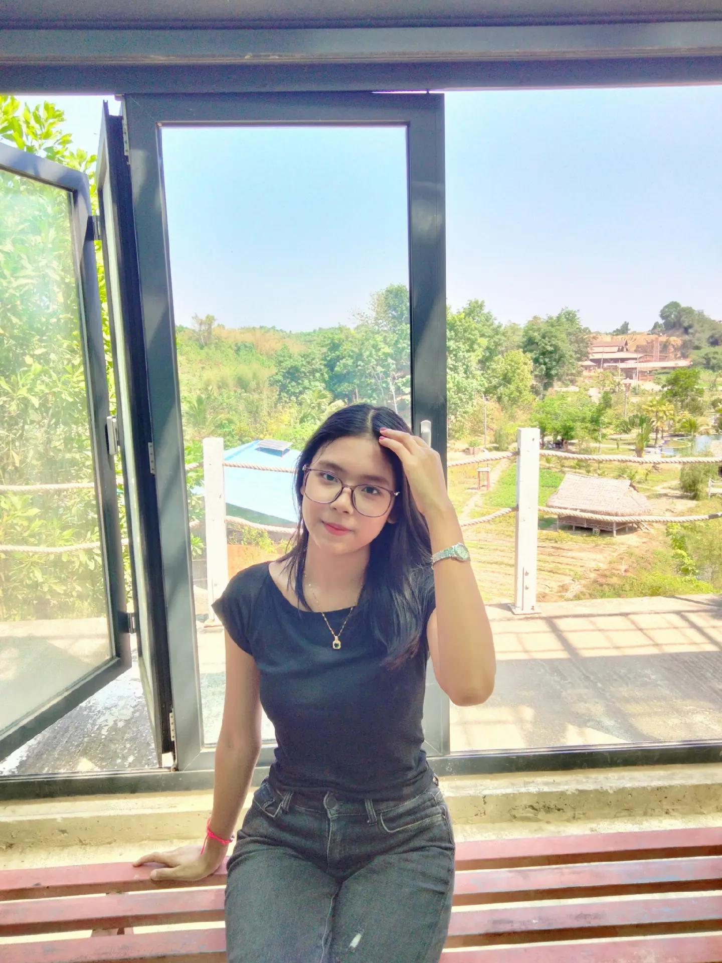 @Holly🦋🌷