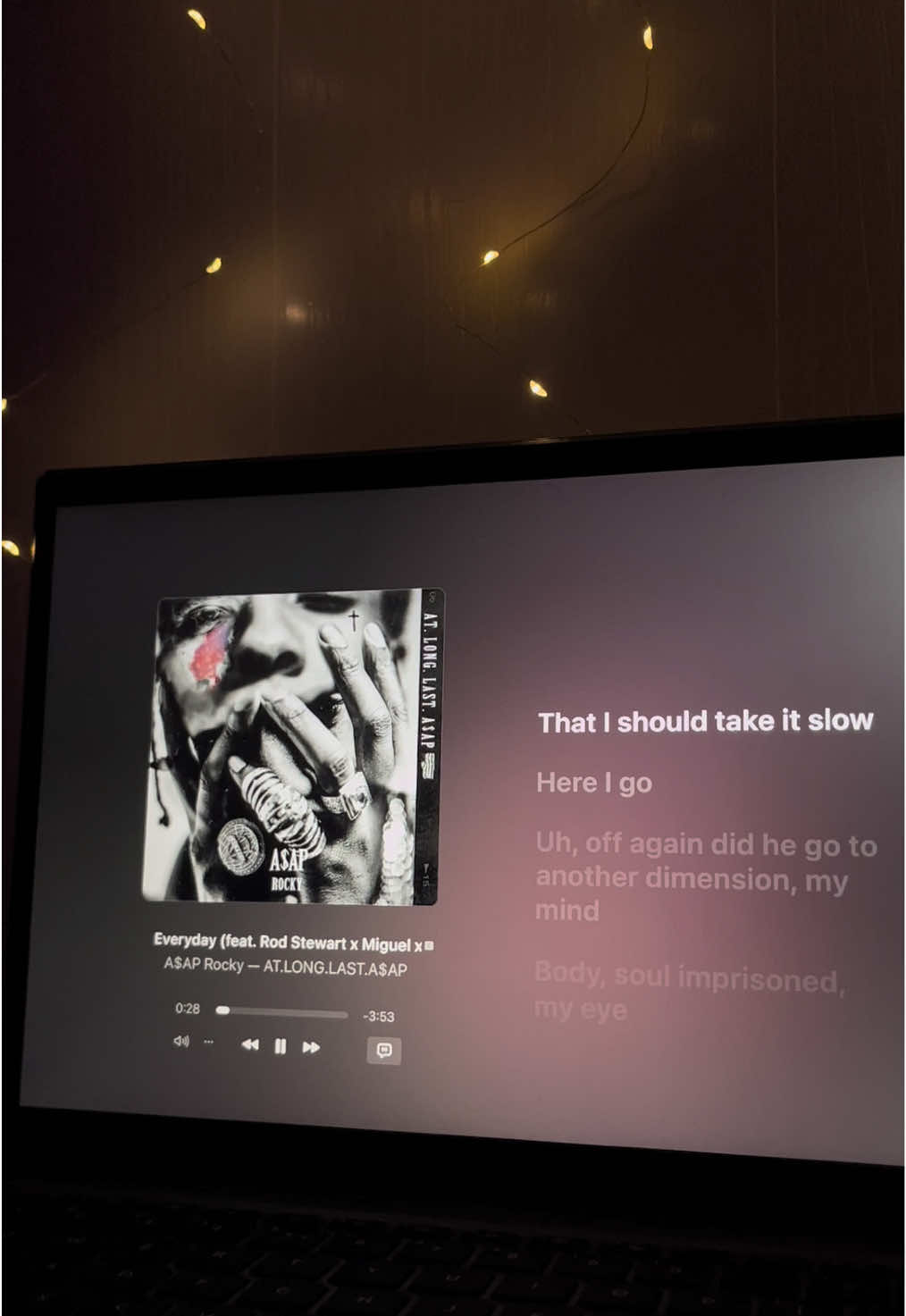 @⃟