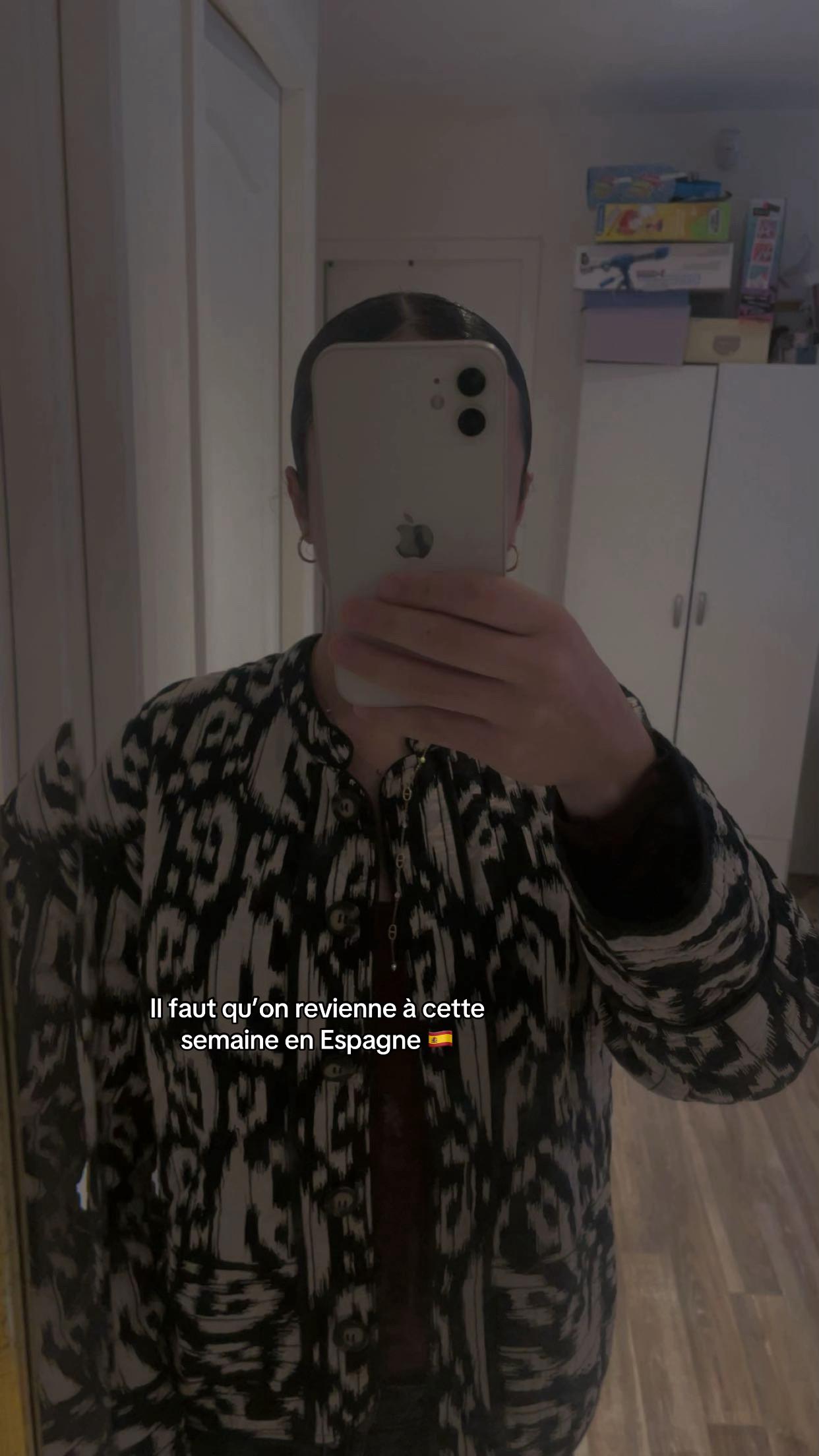 @Mae. ᥫ᭡