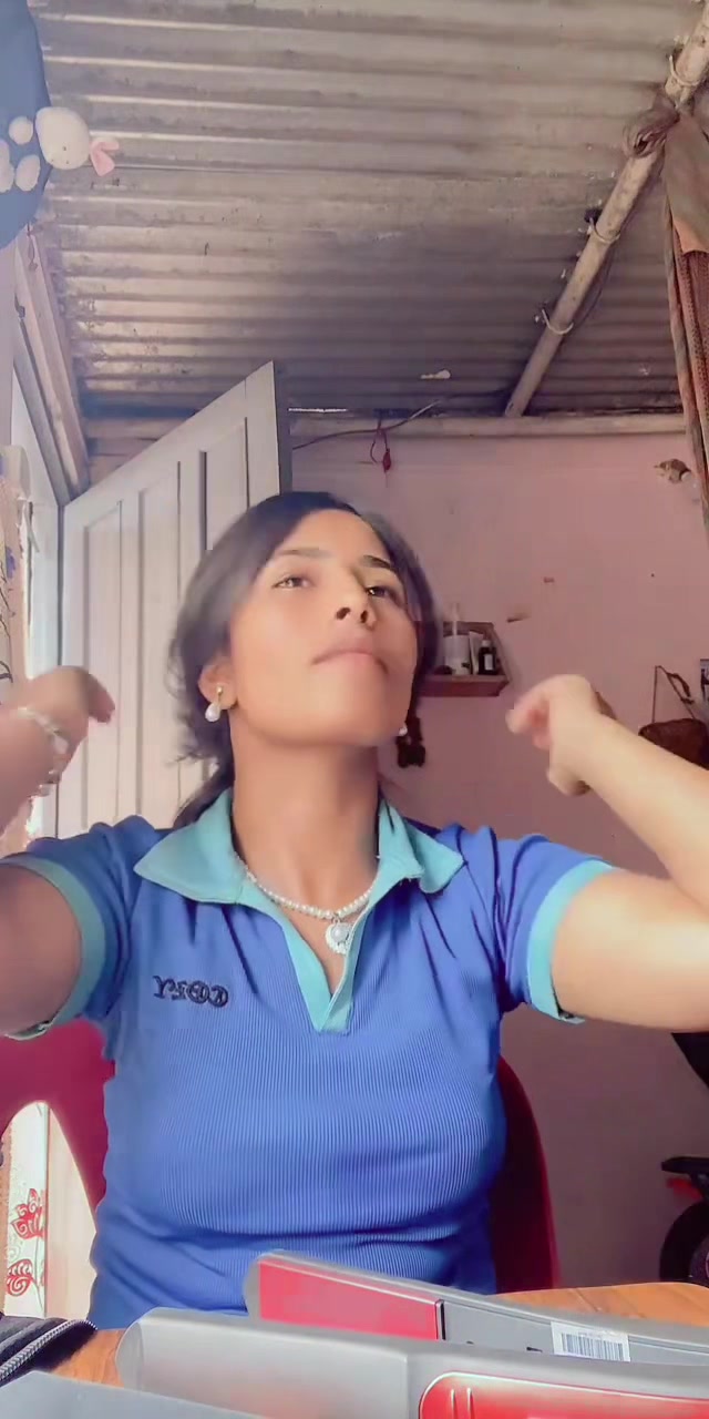 @Aakku_Gurung
