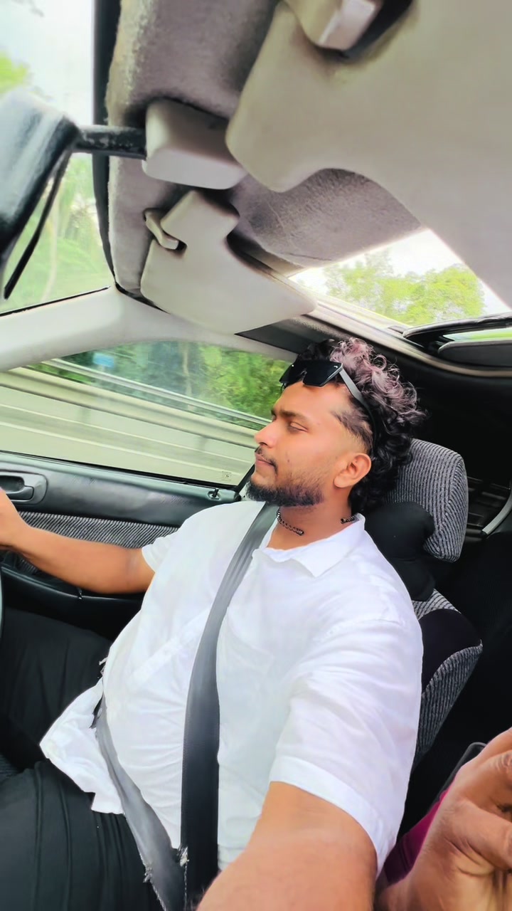 @Ravii⚓️🇱🇰