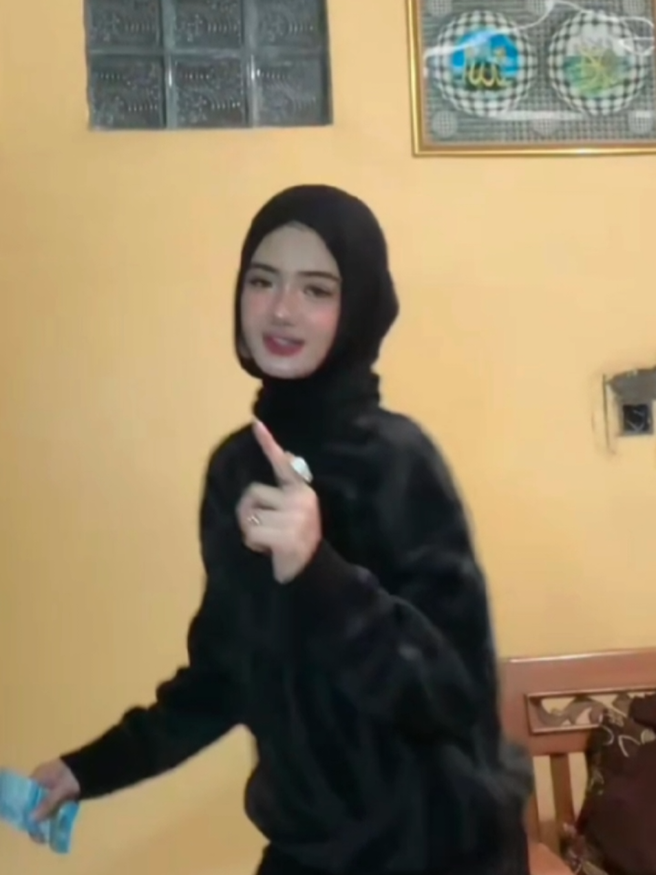 @𝘾𝙀𝙒𝙀 𝙬𝙞𝙨𝙥𝙞𝙚🫦