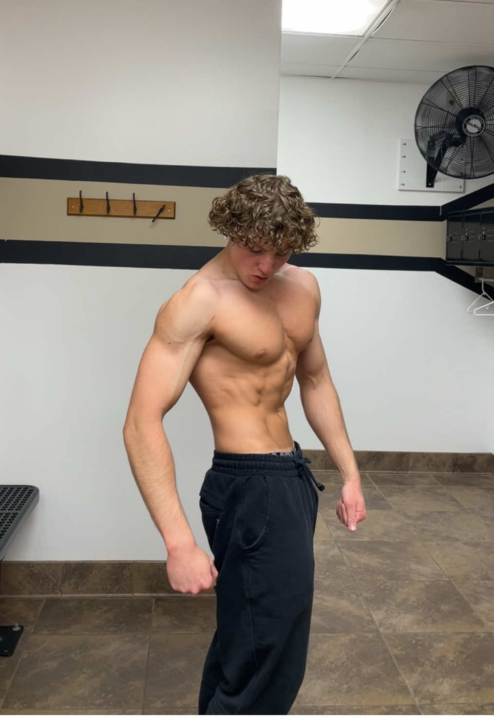 @aaroncombel855