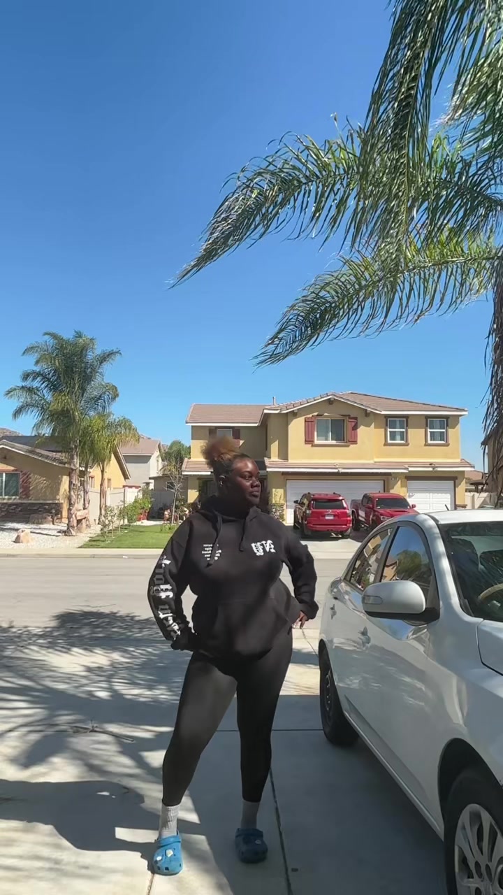 @👩🏾🎤🐐