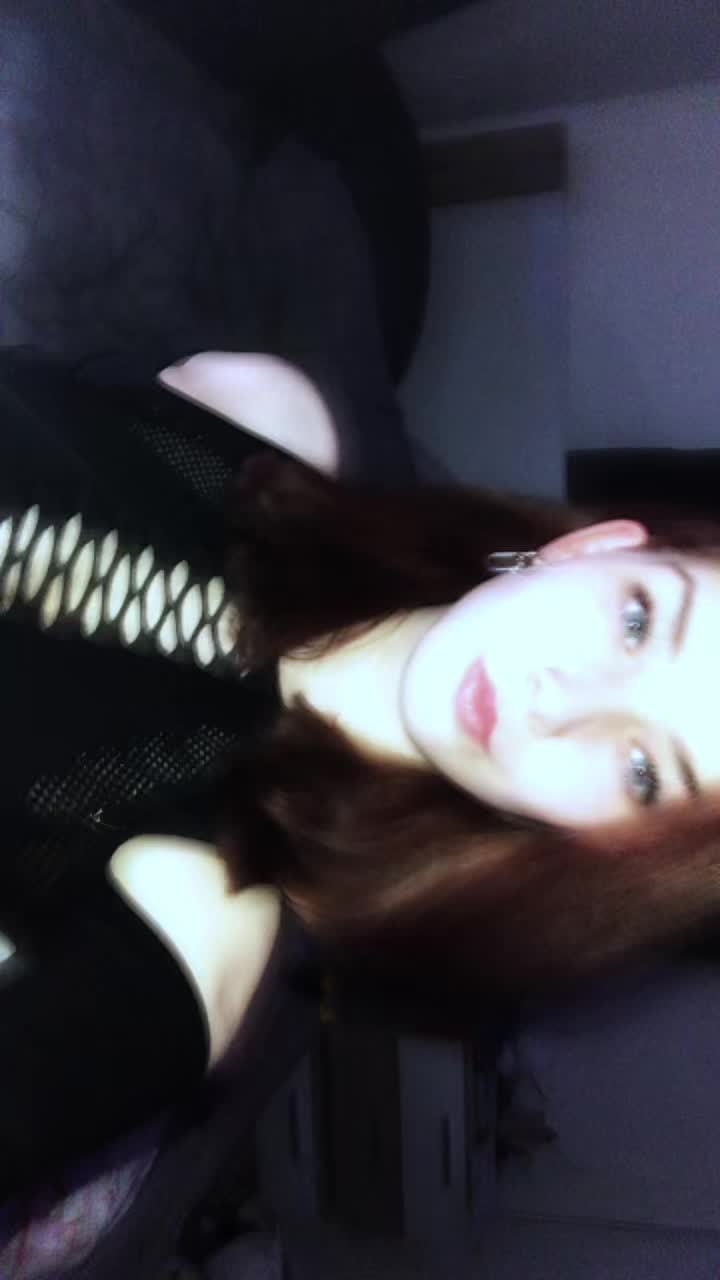@𝑆𝐴𝑀𝐴𝑁𝑇𝐻𝐴♡