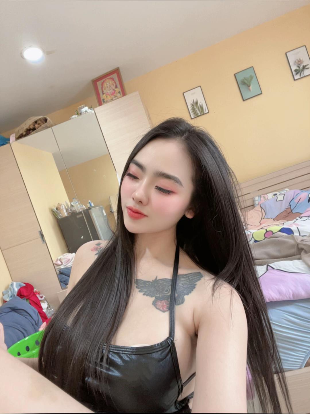 @Praewwee