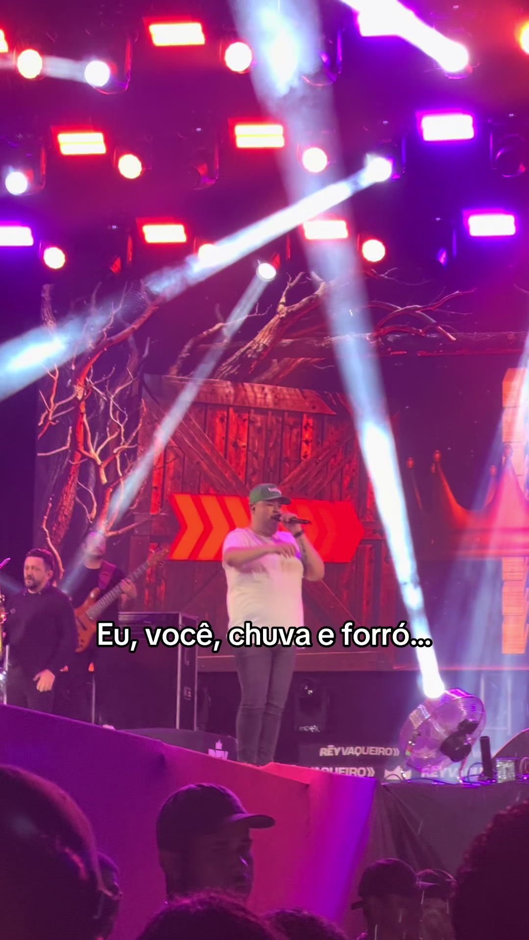 @L&iacute;via Souza