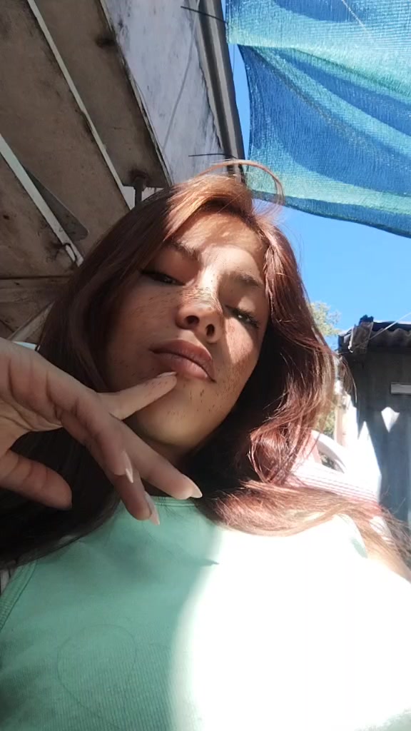 @👸🏽💋