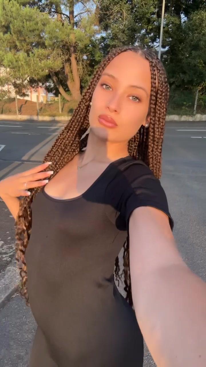@𝑴𝒊𝒔𝒔𝒁𝒂𝒉𝒓𝒂🌹