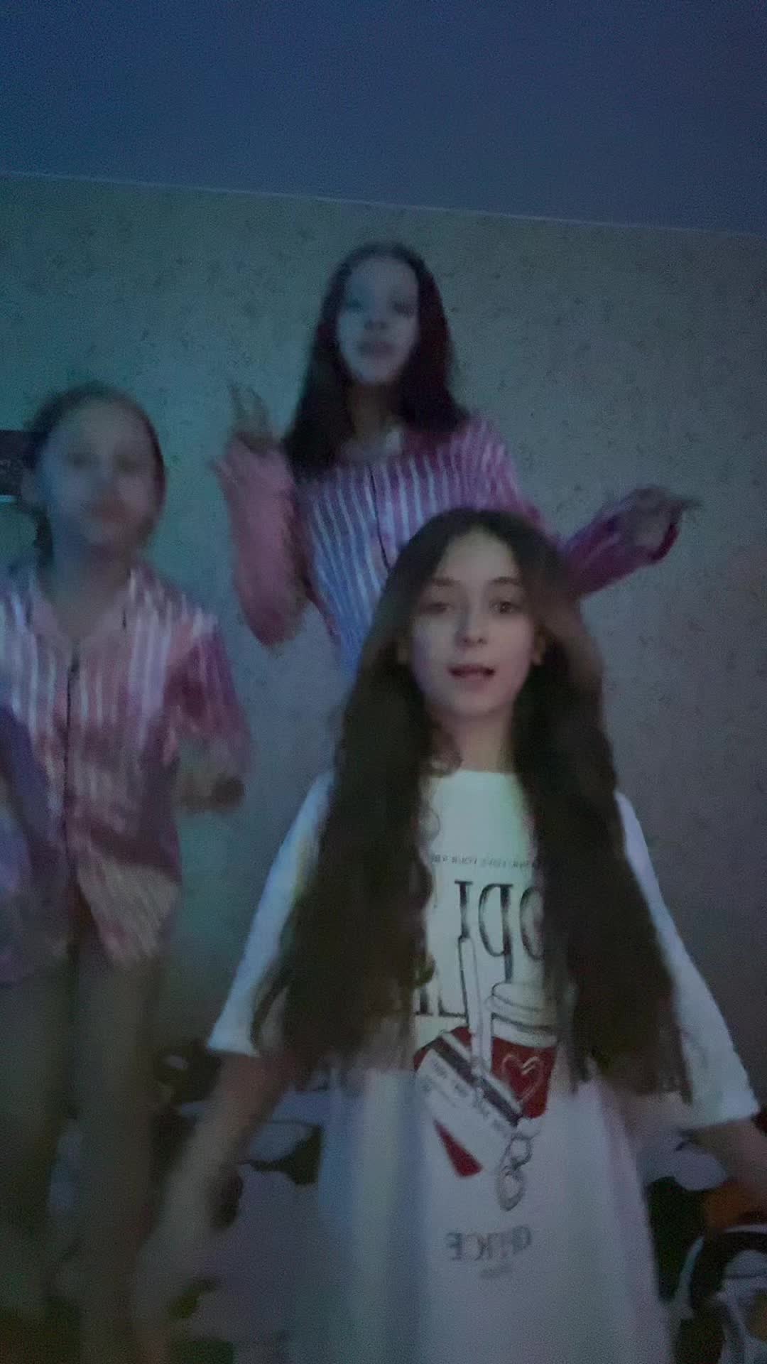 @Элька карамелька🩷🍭