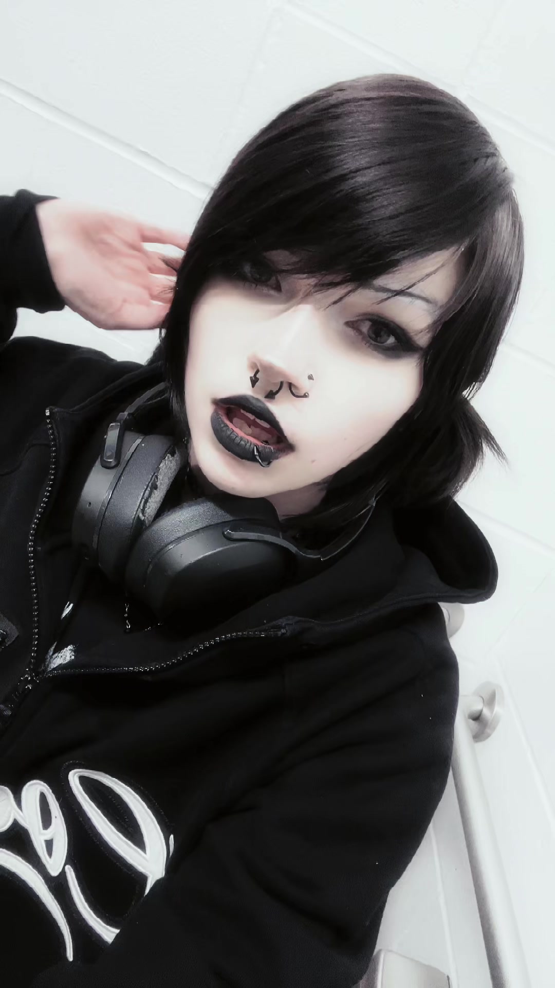 @V!!:3