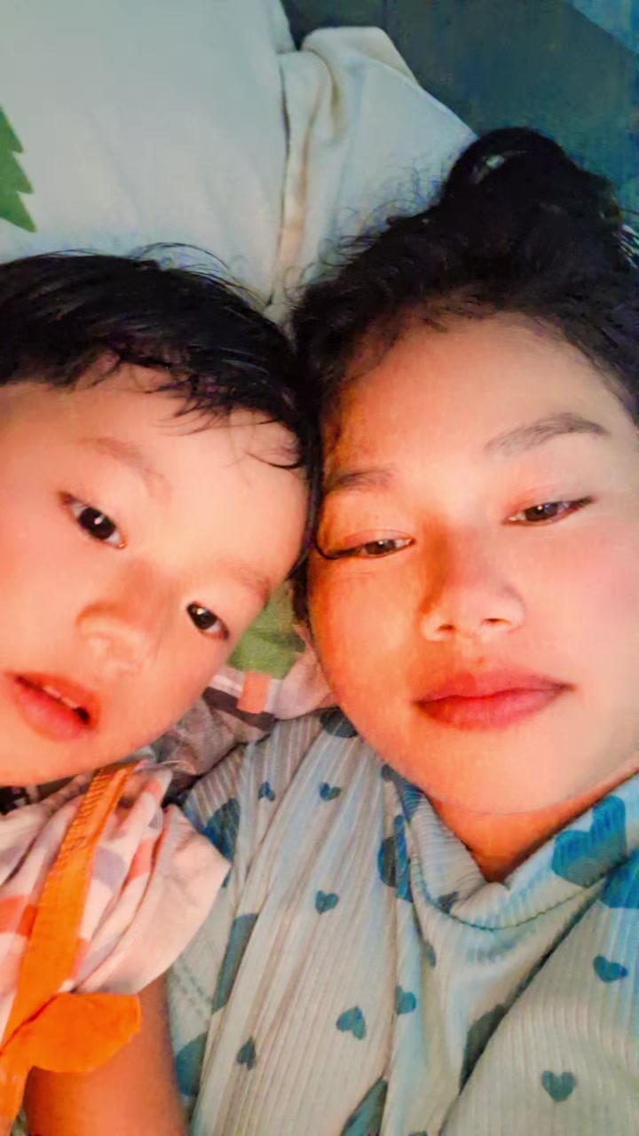 @🌻👩&zwj;👦🌍
