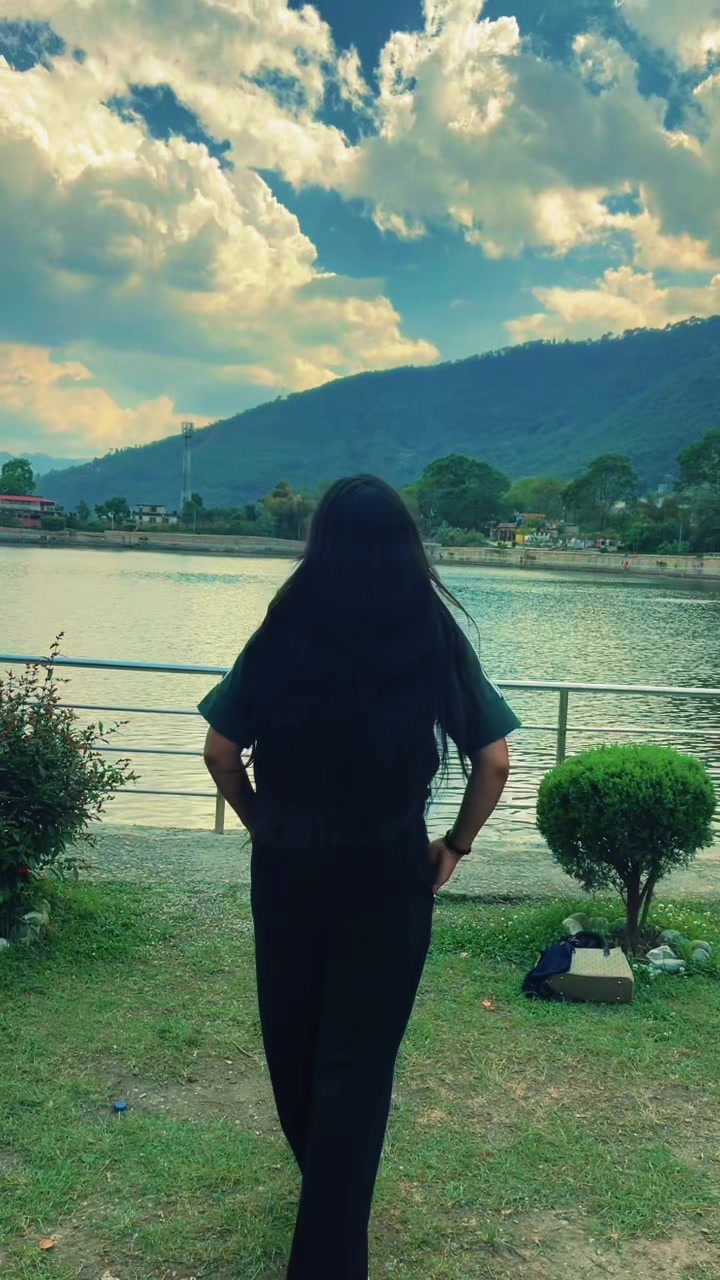 @लिम्माक्षित👸💅🏻🦋🌸