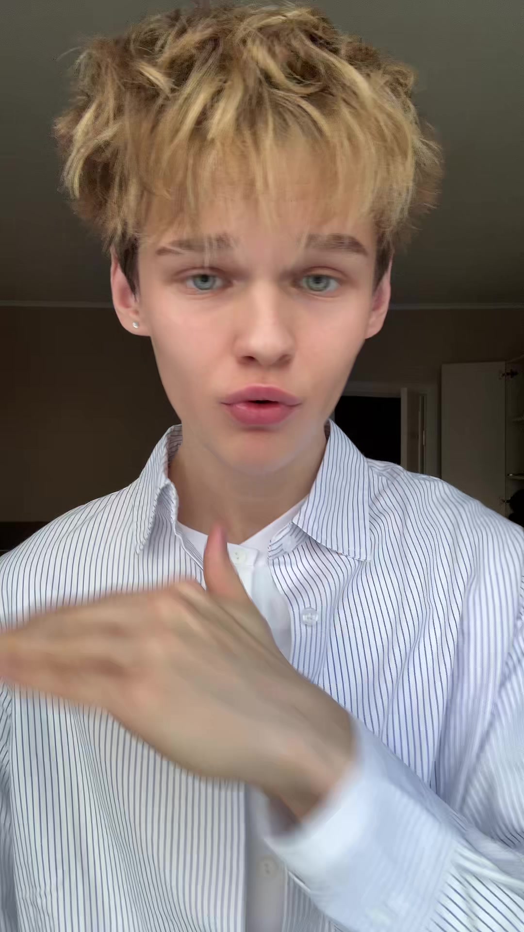 @HOLLIKLIN