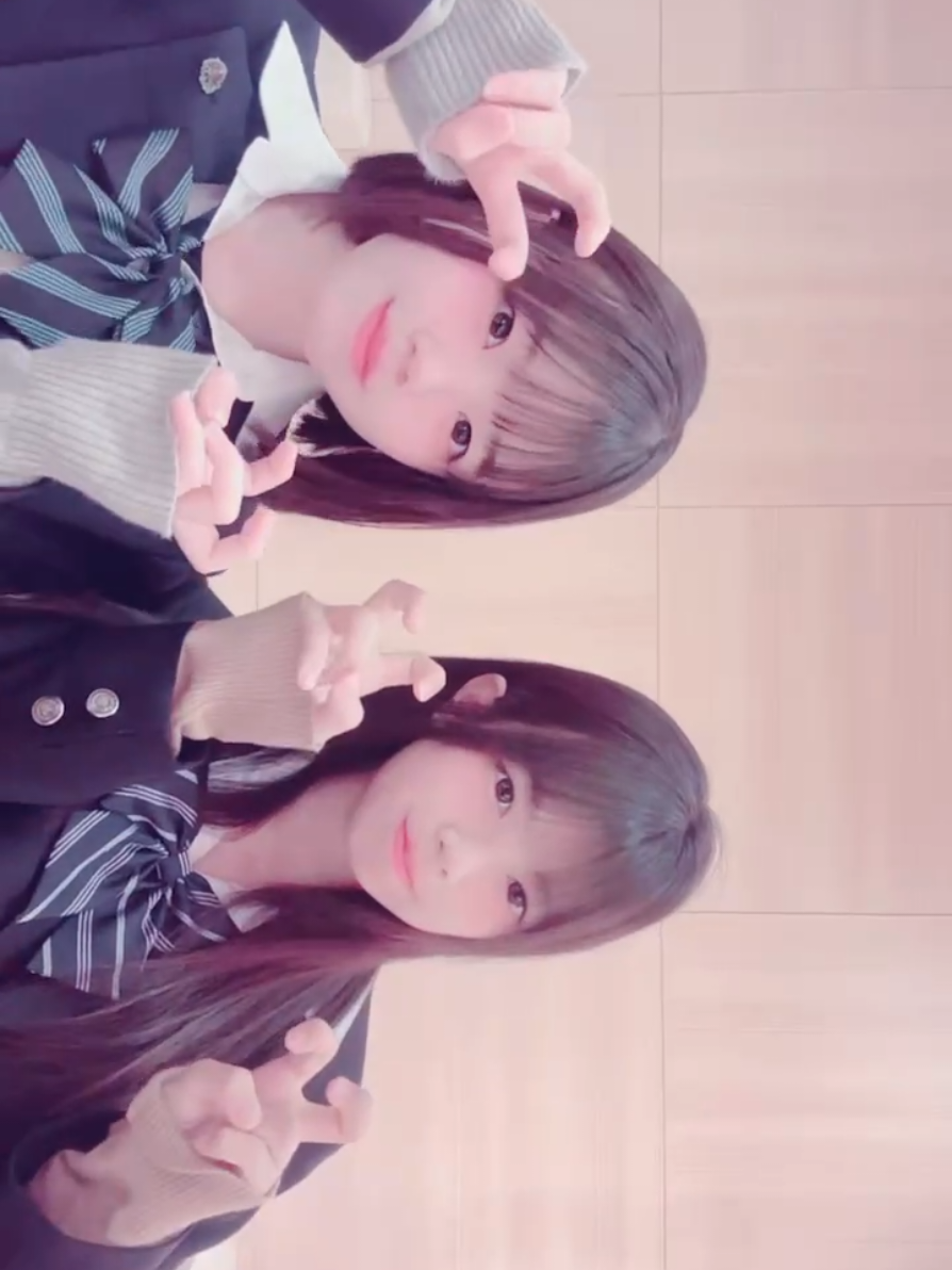 @こ