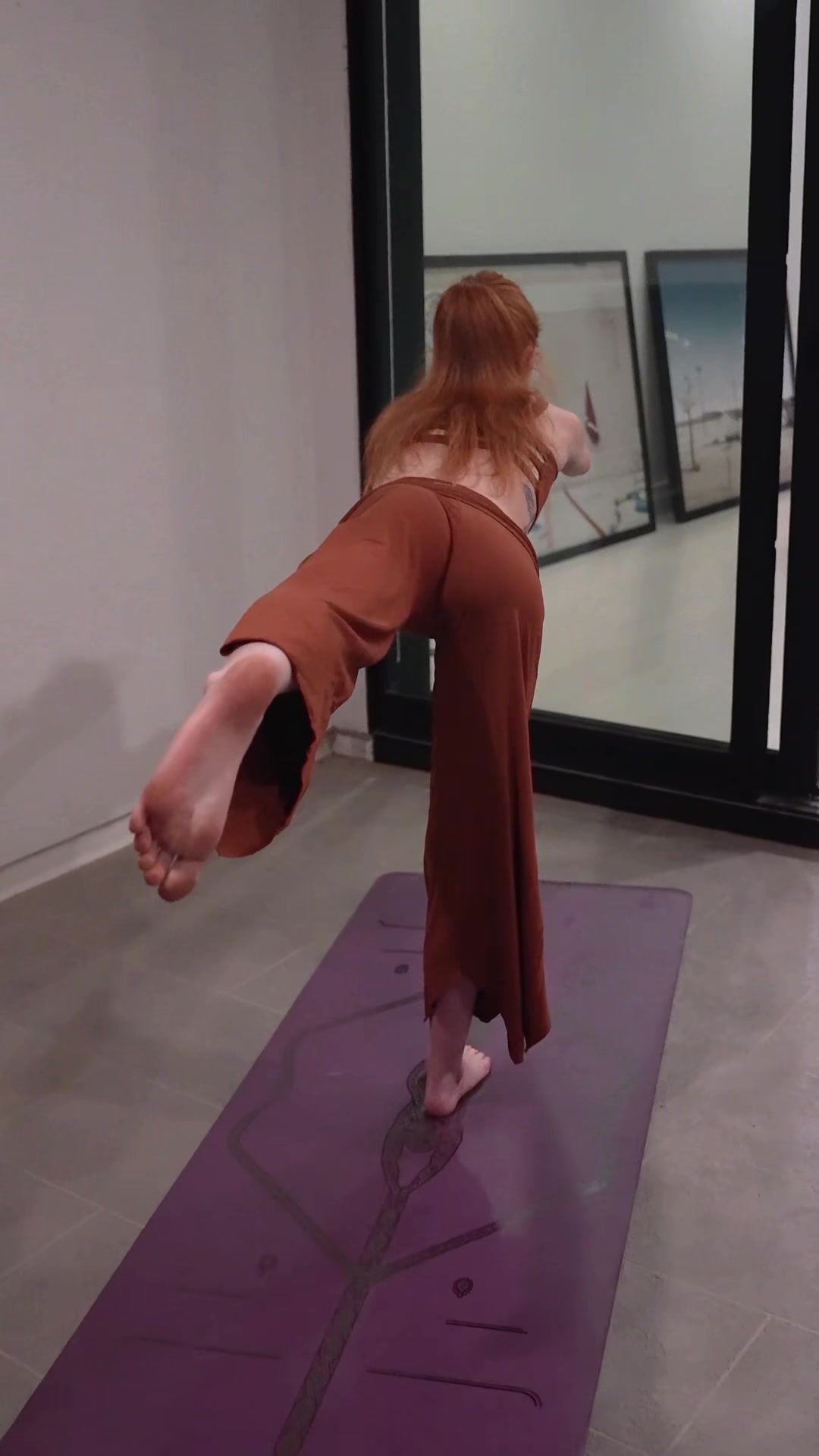 @lilredyoga