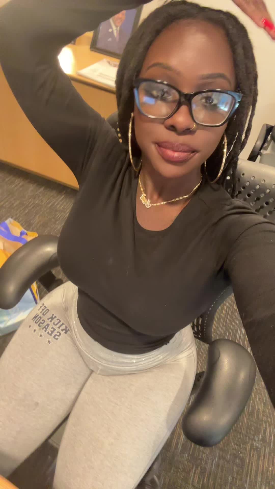 @Maya🇬🇭