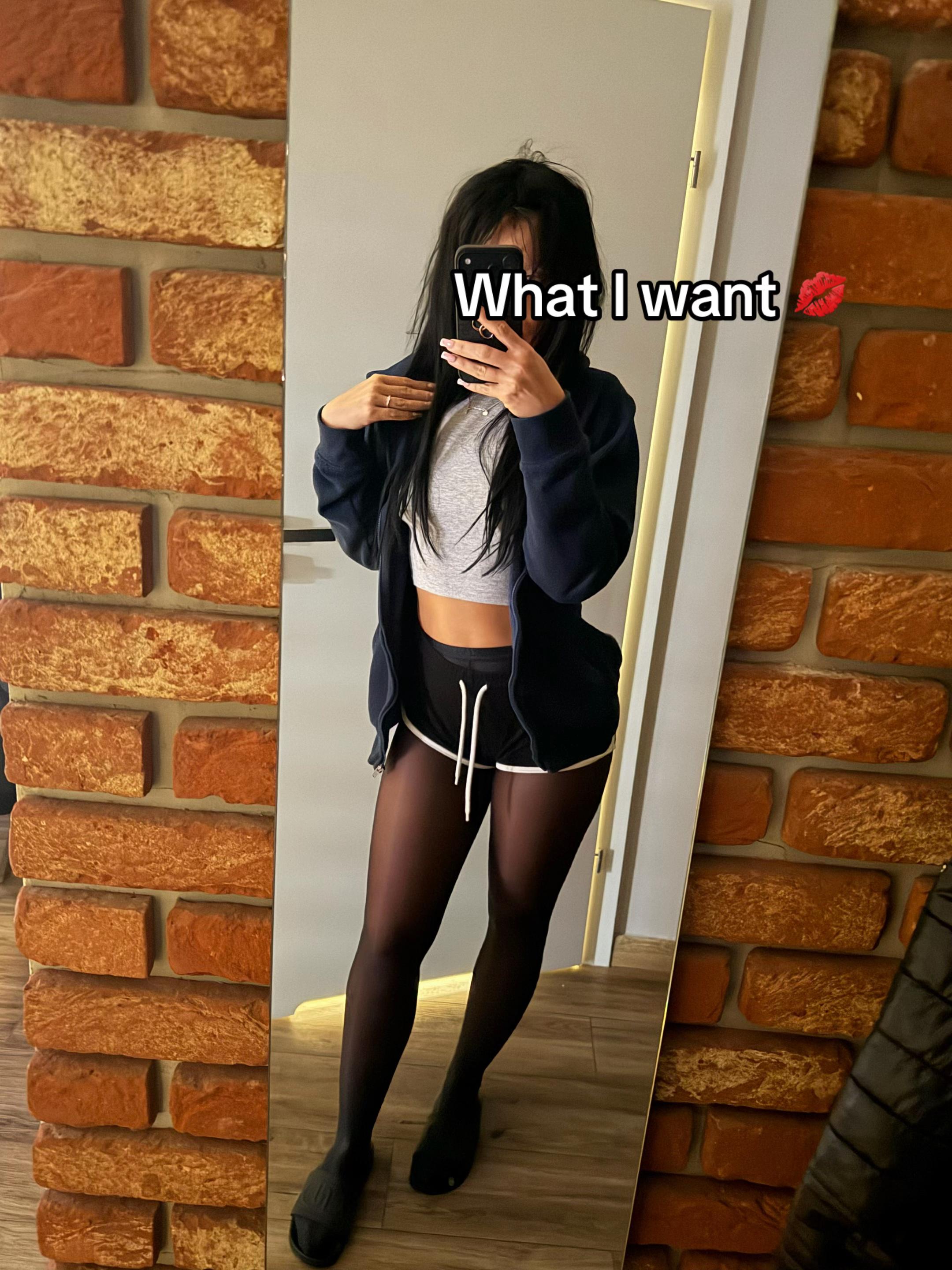 @theveluora