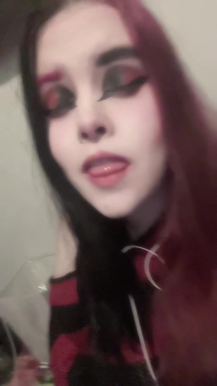 @WeepingRecluse🕷️