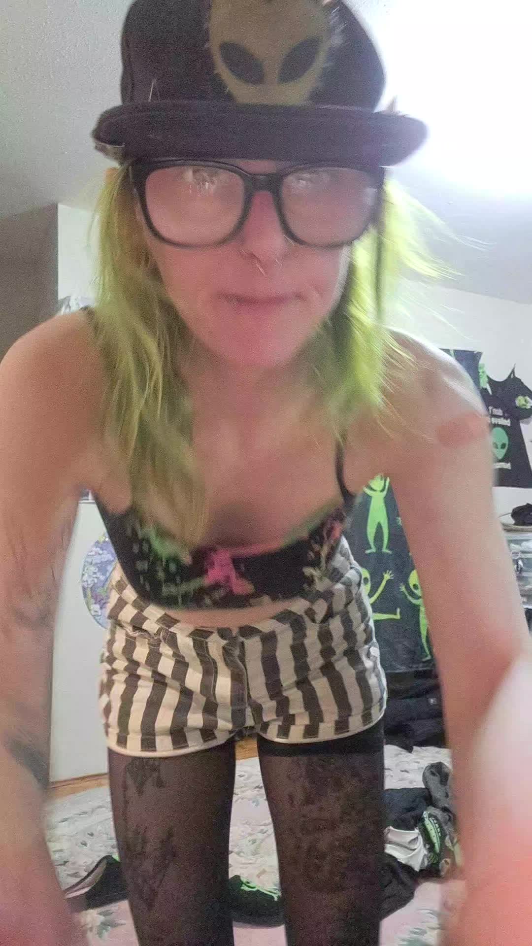 @friendlyalien 🇨🇦