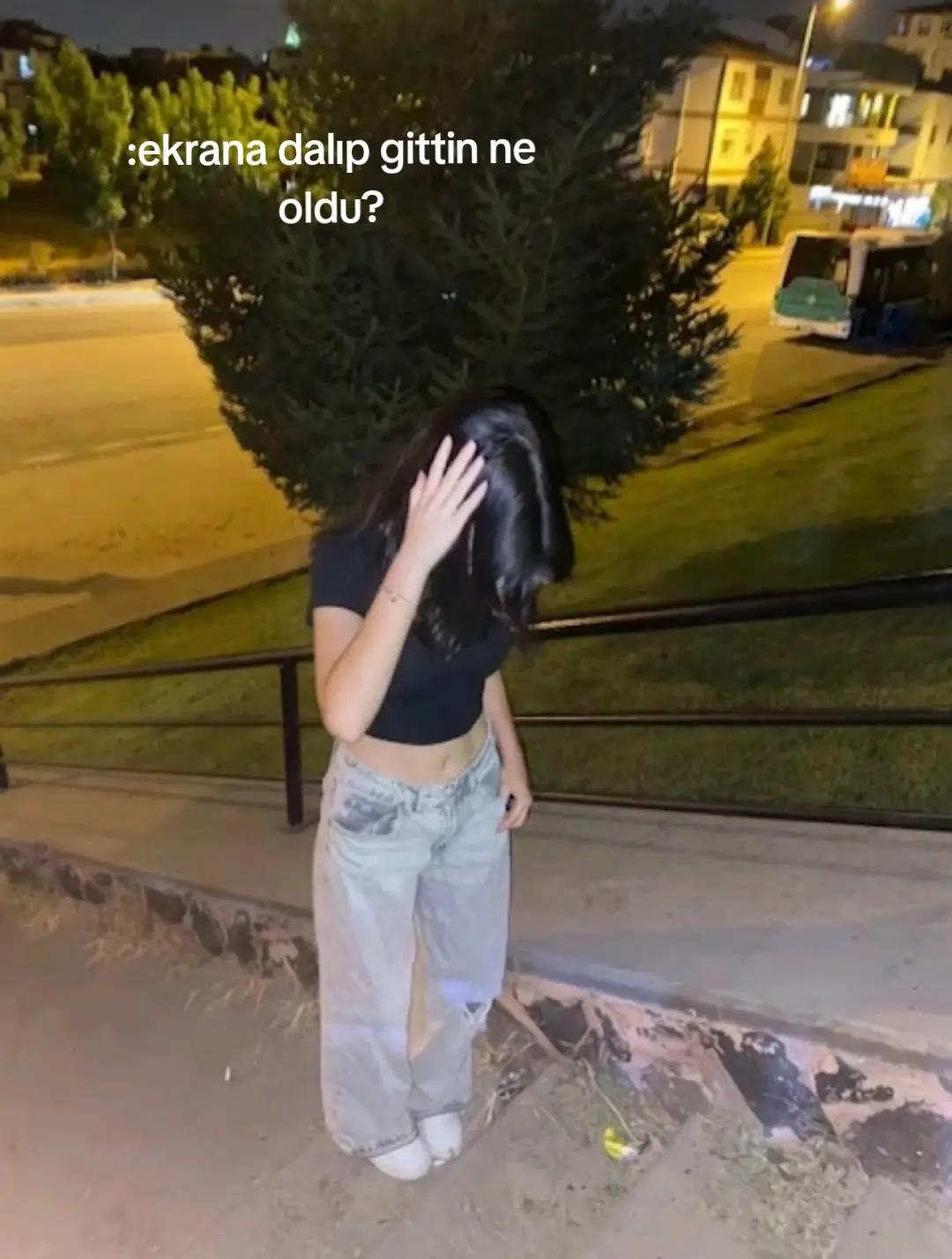 @🦦