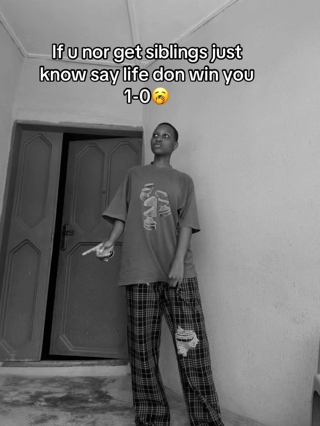 @🚶🏾&zwj;♀️