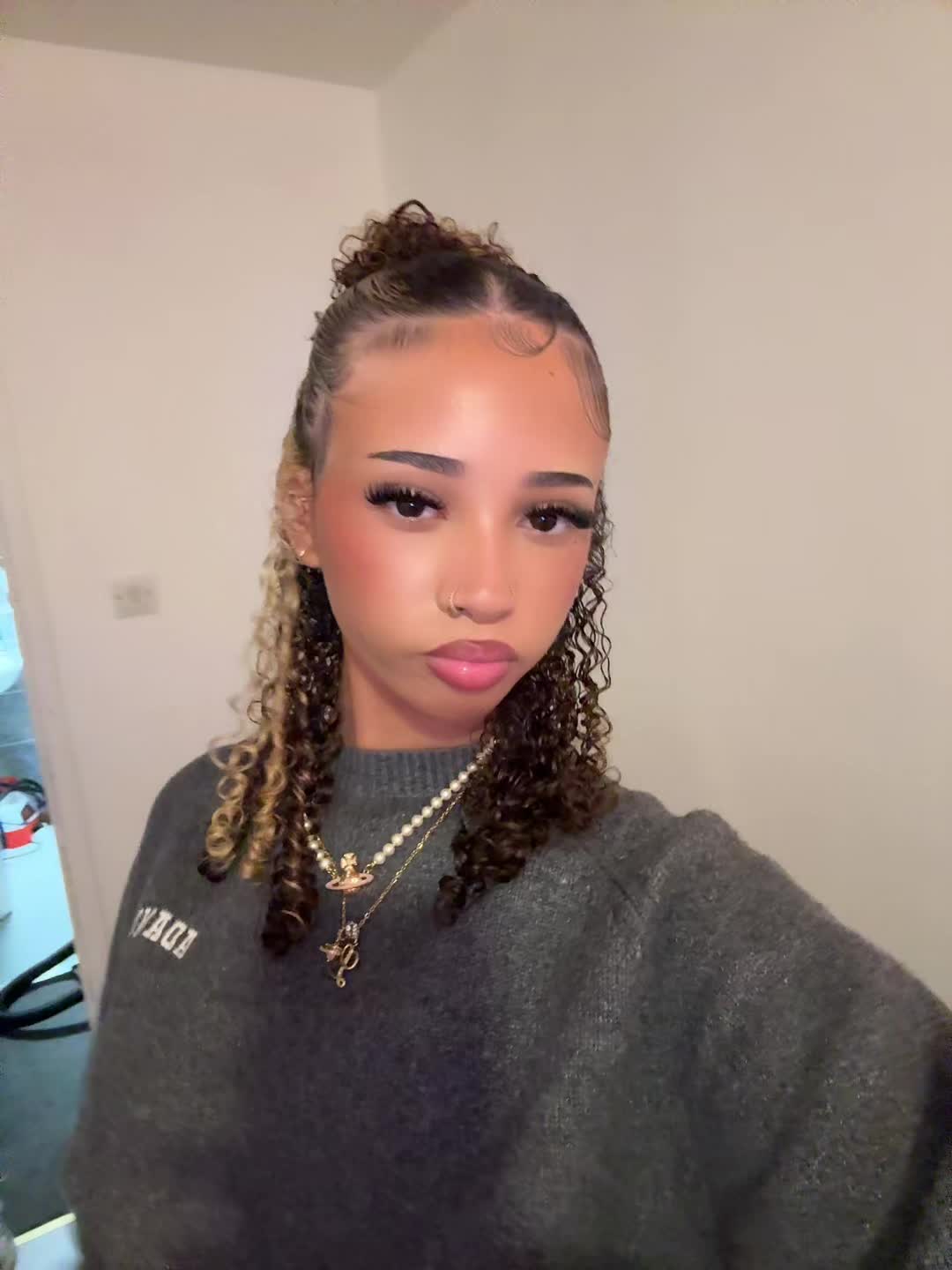 @𝐋𝐚𝐬𝐡𝐚𝐧𝐭𝐞́🦦