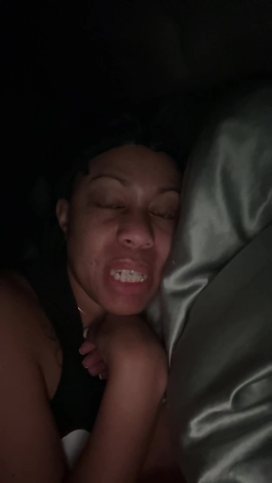 @JustGen ✋🏽👩🏽‍🦱🤚🏽