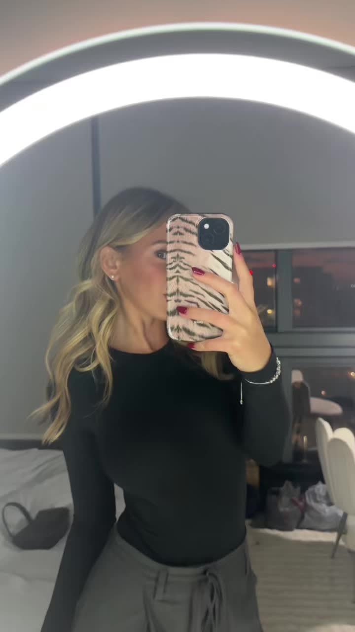 @halliewtf