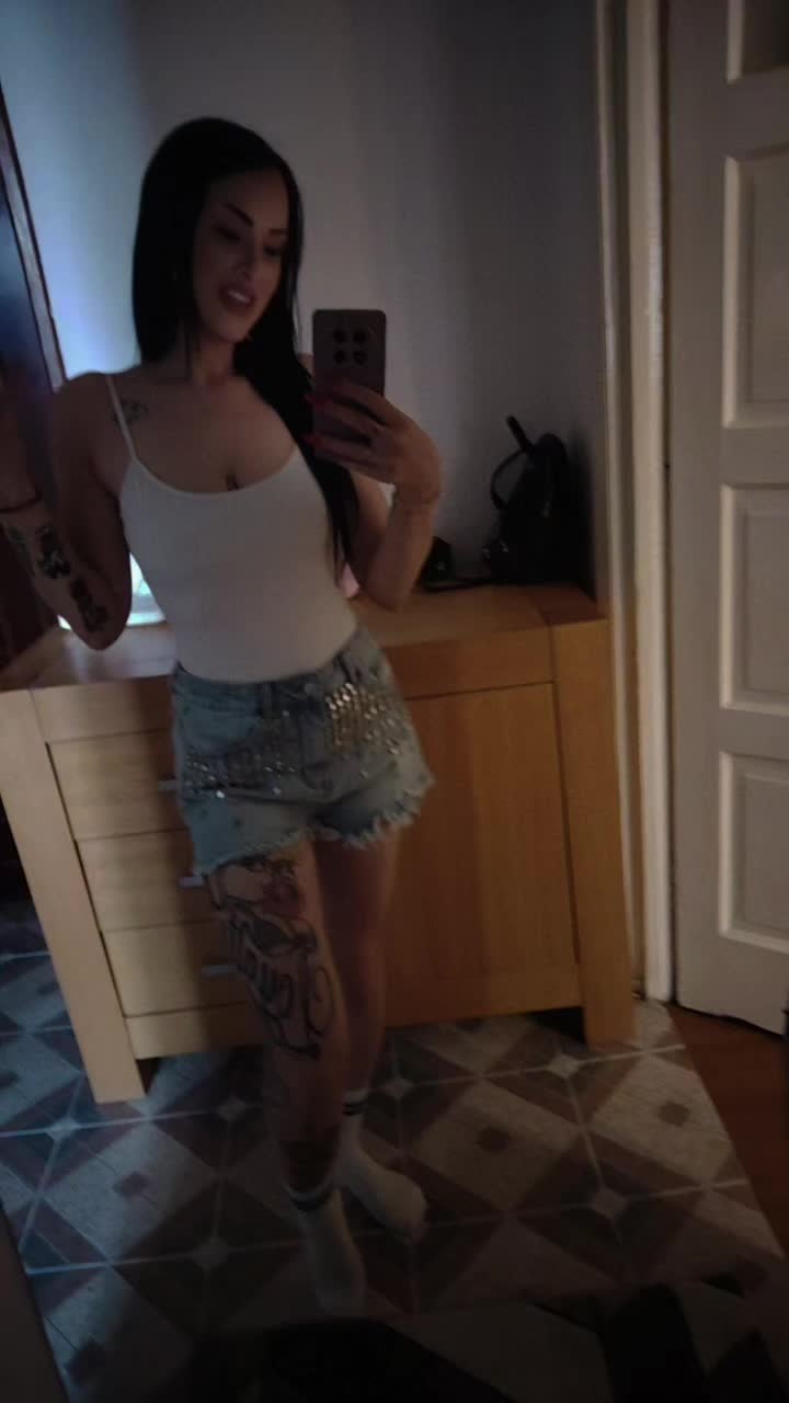 @Mony Evelyn💎